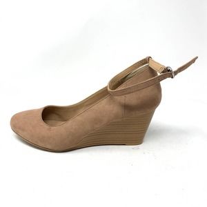 Torrid Women's Size 9 Wide Faux Suede Ankle Strap Almond Toe Midi Wedge Heel Tan